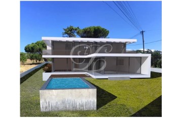 House 4 Bedrooms in São Pedro