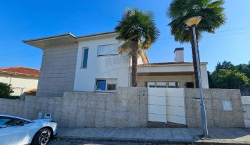 House 4 Bedrooms in Creixomil