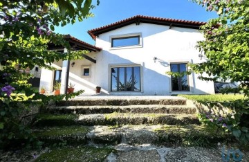 House 4 Bedrooms in Carregal do Sal