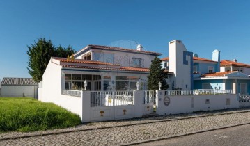 Maison 4 Chambres à Gaeiras