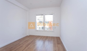 Apartamento 2 Quartos em Coruche, Fajarda e Erra