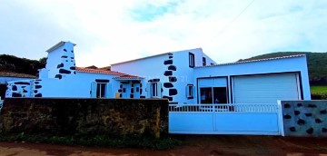 House 3 Bedrooms in Santa Cruz da Graciosa