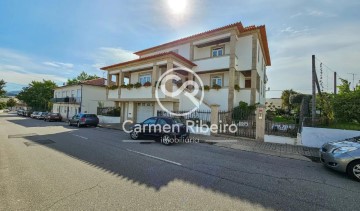 House 4 Bedrooms in Fafe