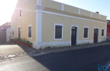 House 4 Bedrooms in Nossa Senhora do Pópulo, Coto e São Gregório