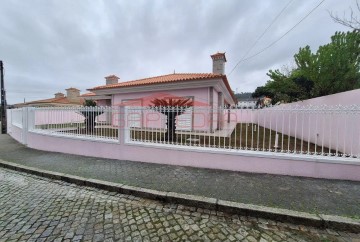 House 3 Bedrooms in Serzedo e Perosinho