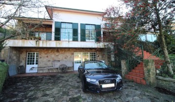 House 4 Bedrooms in Sever do Vouga