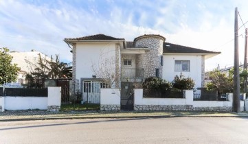 Maison 3 Chambres à Charneca de Caparica e Sobreda