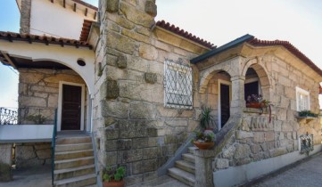 House 6 Bedrooms in Parada de Todeia