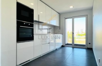 Apartamento 2 Quartos em Carcavelos e Parede