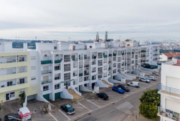 Apartamento 3 Quartos em Estômbar e Parchal