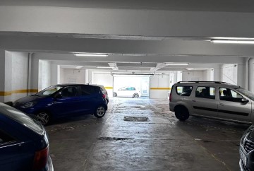 Garagem em Ponta Delgada (São Sebastião)