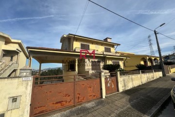 House 3 Bedrooms in Campo e Sobrado