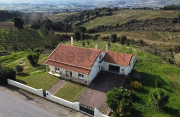 House 3 Bedrooms in Carvalhal