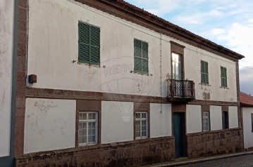 House 4 Bedrooms in Vila do Porto