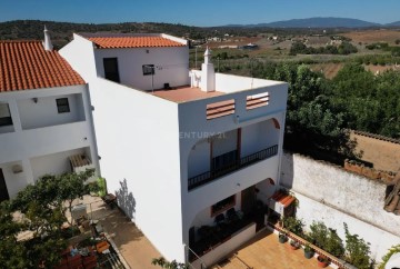 Maison 4 Chambres à Odiáxere