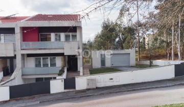 House 4 Bedrooms in Lomar e Arcos