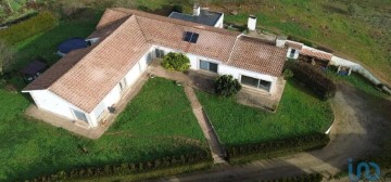 House 4 Bedrooms in Folhadela