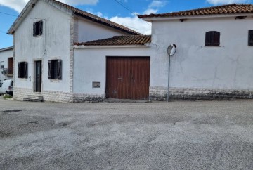 House 2 Bedrooms in Vacariça