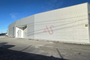 Industrial building / warehouse in Polvoreira