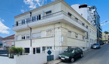 Apartment 9 Bedrooms in Almada, Cova da Piedade, Pragal e Cacilhas