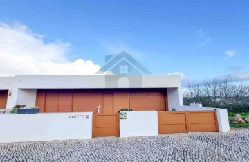 House 3 Bedrooms in Mexilhoeira Grande