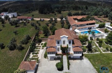 House 9 Bedrooms in Friúmes e Paradela