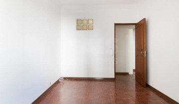 Apartamento 1 Quarto em Carcavelos e Parede