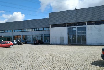 Bâtiment industriel / entrepôt à Grijó e Sermonde