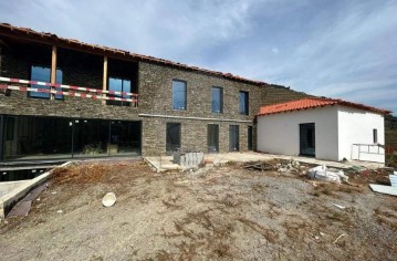 House 6 Bedrooms in Pinhão