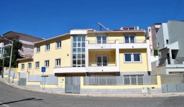 House 9 Bedrooms in Carcavelos e Parede
