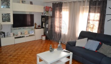 Apartment 4 Bedrooms in O. Azeméis, Riba-Ul, Ul, Macinhata Seixa, Madail