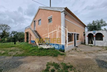 House 5 Bedrooms in Pavia