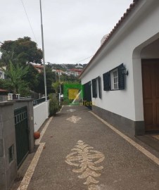 House 5 Bedrooms in Funchal (Santa Maria Maior)