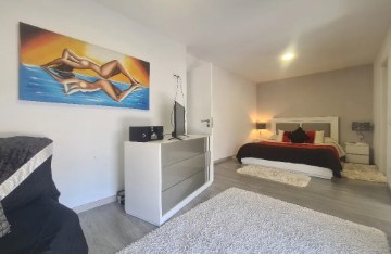 House 4 Bedrooms in Cernache