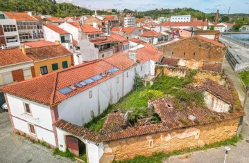 Prédio em São João Baptista e Santa Maria dos Olivais