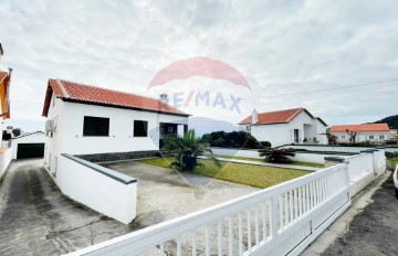 House 5 Bedrooms in Porto Martins