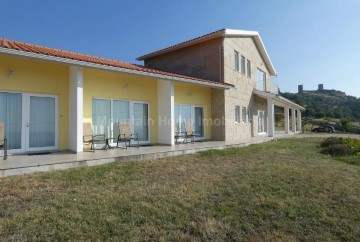 House 3 Bedrooms in Linhares