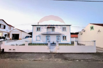 House 6 Bedrooms in Porto Martins