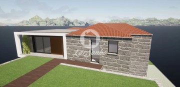 House 3 Bedrooms in Golães