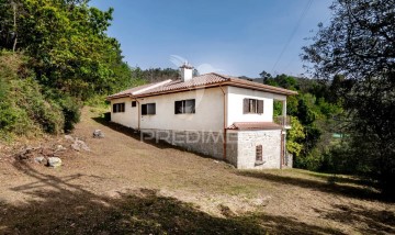House 3 Bedrooms in Vilela, Seramil e Paredes Secas