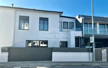 House 3 Bedrooms in Gulpilhares e Valadares