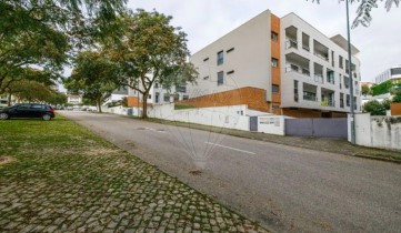 Apartamento 2 Quartos em Parceiros e Azoia