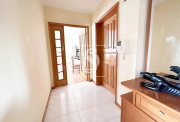 Apartment 2 Bedrooms in Sandim, Olival, Lever e Crestuma