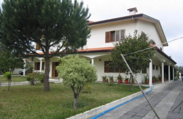 House 6 Bedrooms in Canelas