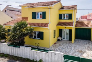 Maison 4 Chambres à Charneca de Caparica e Sobreda