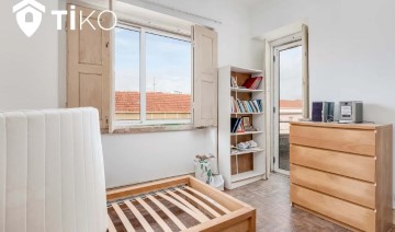 Apartment 4 Bedrooms in Queluz e Belas