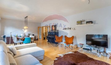 Apartment 4 Bedrooms in Carnide