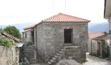 Maison  à Valadares