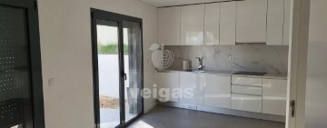 House 4 Bedrooms in Corroios