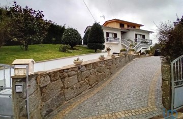 House 5 Bedrooms in Oleiros